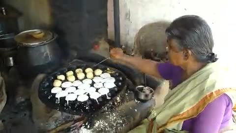 The rhythm of paniyaram